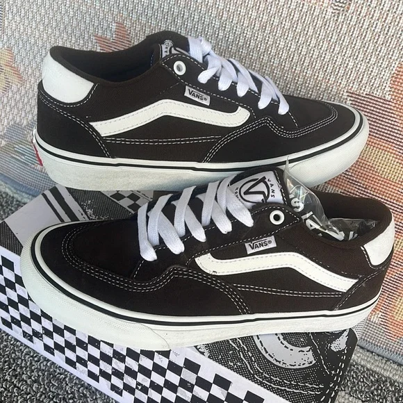 Vans Men’s Rowan
Dark Brown
VN0A5JICDRB
Sneakers - Picture 11 of 16